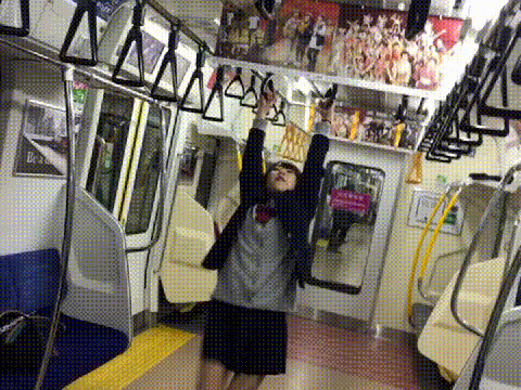 【GIF画像あり】その場に居合わせたらドン引き！周りの迷惑も考えず騒ぐリア充のおふざけエロ画像