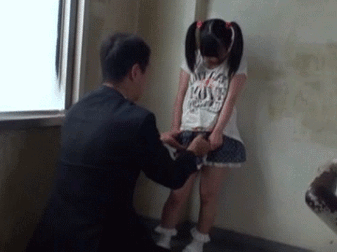 【エロGIF画像】日本がヤバいｗｗｗｗ小●生みたいな女の子がなんでエッチなことしてんだよｗｗｗｗ