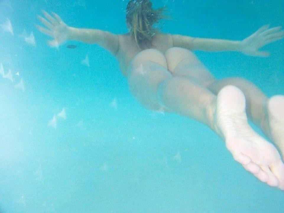 【全裸水泳エロ画像】これがリアル人魚!?全裸で泳ぐ水中裸族のエロさが思ってたのとなんか違うwww その15