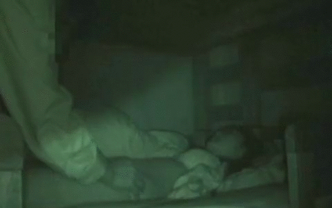 【夜這いエロGIF画像】カウパー汁ダダ漏れでパンツがガビガビｗｗｗ尋常じゃなく興奮する夜這いGIF その9