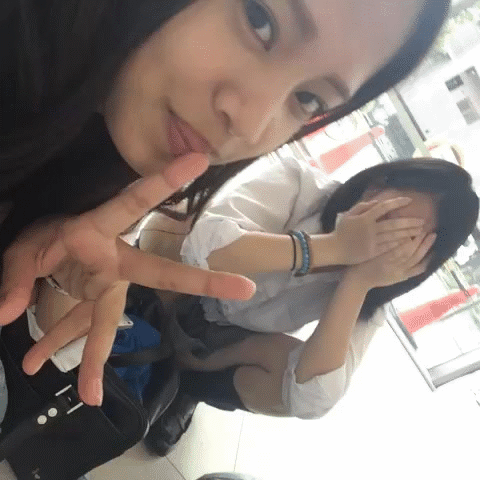 【おふざけVINE・GIF画像】パンチラ・ブラチラ・乳首まで…青春を謳歌しまくってるリア充女子のおふざけエロVINEが下品すぎてドン引きｗｗｗｗ その13