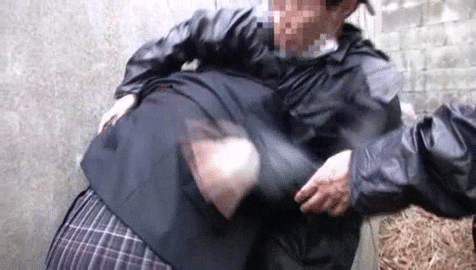 【レイプGIF】悲報!ワイ、レイプ犯が抵抗する女の子のパンツを剥ぎ取る瞬間が好きすぎて辛いwww犯罪を犯してしまいそうwww その4