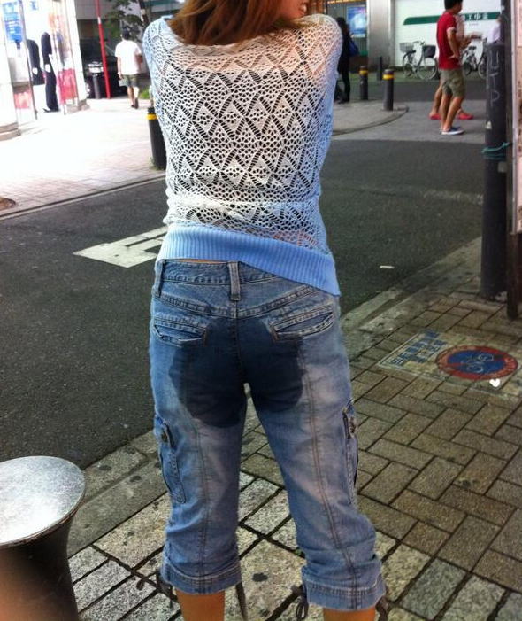 【お漏らしエロ画像】これはなにかの病気なん！？トイレ行く間もなく失禁しちゃう女の子…着衣のままお漏らしｗｗｗｗ その2