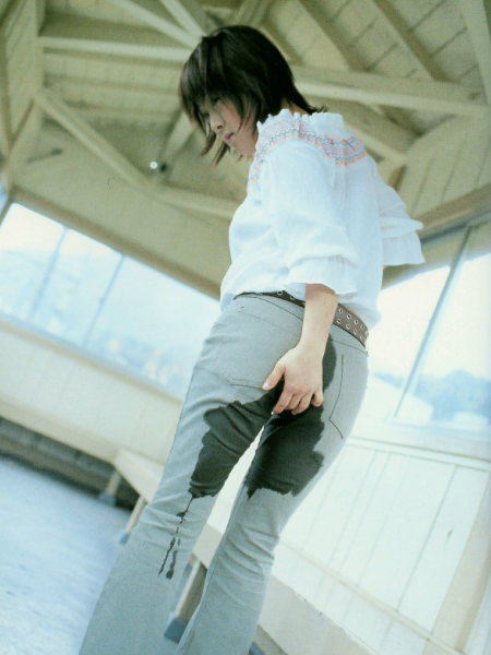 【お漏らしエロ画像】これはなにかの病気なん！？トイレ行く間もなく失禁しちゃう女の子…着衣のままお漏らしｗｗｗｗ その3