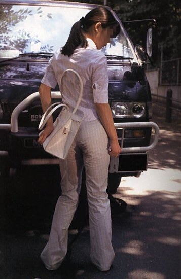 【お漏らしエロ画像】これはなにかの病気なん！？トイレ行く間もなく失禁しちゃう女の子…着衣のままお漏らしｗｗｗｗ その9