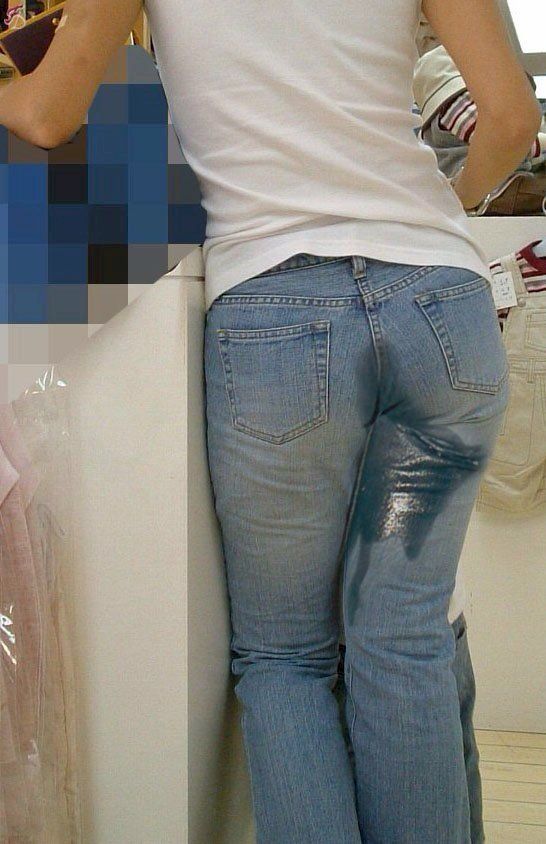 【お漏らしエロ画像】これはなにかの病気なん！？トイレ行く間もなく失禁しちゃう女の子…着衣のままお漏らしｗｗｗｗ その11