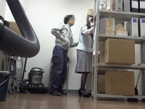 【昏睡レ●プGIF】これが派遣社員の恐ろしさ…会社の倉庫でOLさんを昏睡レ●プする一部始終がこちらｗｗｗｗ