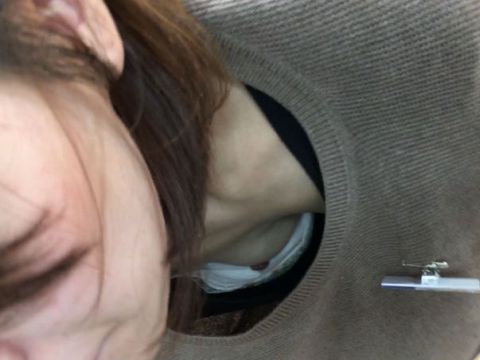 おっぱいの色気が桁違い いつまでも見ていたい 女の子の自然な胸チラ盗撮エロ画像 エロ画像club