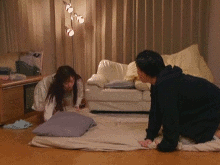 可愛い乳首が見えるほどの胸チラにフル勃起…彼女の妹に中出ししてしまう寝取りセックスGIF画像