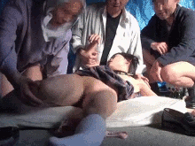 <span class="title">ホームレスにレイプされてる女子高生がやばい…中出しされる輪姦GIF画像</span>